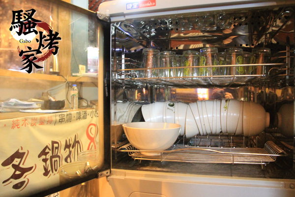 騷烤家(前鋒總店):【台南||東區】油條也能『烤』來吃!堅持炭火&鹽烤──府城騷烤家!