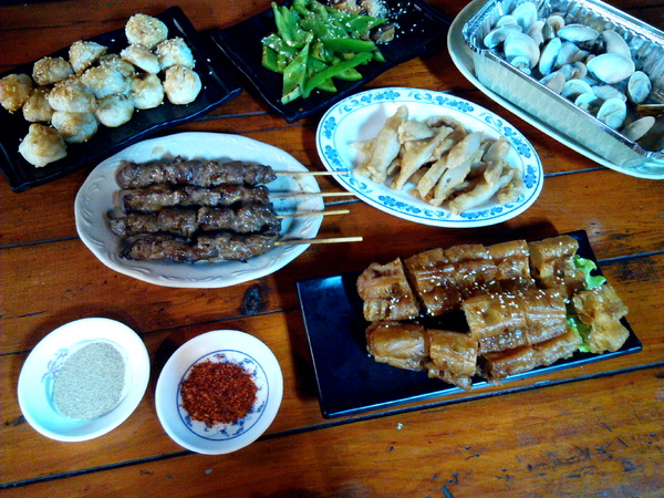 府城騷烤家:【臺南Ω東區】府城騷烤家。來台南必吃的內行人燒烤,以炭火精心慢烤的好味