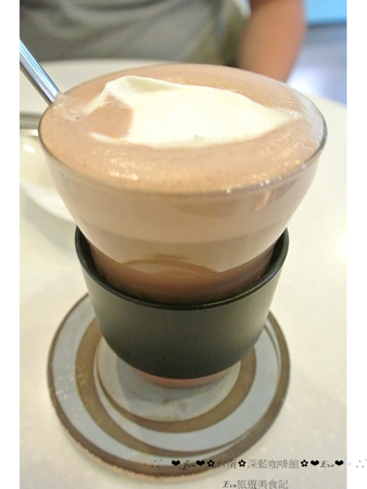 深藍咖啡館:【食記】oO。。台南 東區 深藍咖啡館 千層蛋糕 法式原味千層 Mocha千層 焦糖千層 抹茶紅豆千層 鮮果千層(草莓) 混合蛋 布朗尼 聽說是千層蛋糕界裡的LV,不吃不行?!oO。o○。