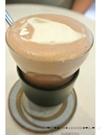 深藍咖啡館:【食記】oO。。台南 東區 深藍咖啡館 千層蛋糕 法式原味千層 Mocha千層 焦糖千層 抹茶紅豆千層 鮮果千層(草莓) 混合蛋 布朗尼 聽說是千層蛋糕界裡的LV,不吃不行?!oO。o○。