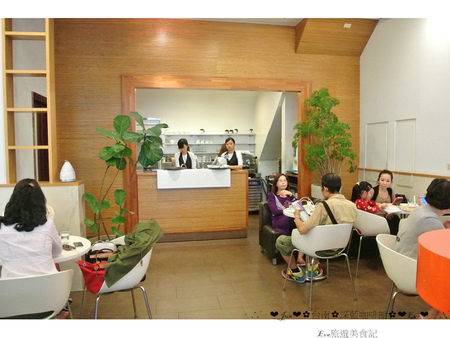 深藍咖啡館:【食記】oO。。台南 東區 深藍咖啡館 千層蛋糕 法式原味千層 Mocha千層 焦糖千層 抹茶紅豆千層 鮮果千層(草莓) 混合蛋 布朗尼 聽說是千層蛋糕界裡的LV,不吃不行?!oO。o○。