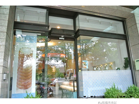 深藍咖啡館:【食記】oO。。台南 東區 深藍咖啡館 千層蛋糕 法式原味千層 Mocha千層 焦糖千層 抹茶紅豆千層 鮮果千層(草莓) 混合蛋 布朗尼 聽說是千層蛋糕界裡的LV,不吃不行?!oO。o○。