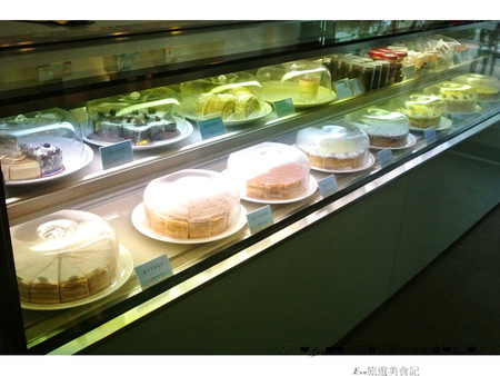 深藍咖啡館:【食記】oO。。台南 東區 深藍咖啡館 千層蛋糕 法式原味千層 Mocha千層 焦糖千層 抹茶紅豆千層 鮮果千層(草莓) 混合蛋 布朗尼 聽說是千層蛋糕界裡的LV,不吃不行?!oO。o○。