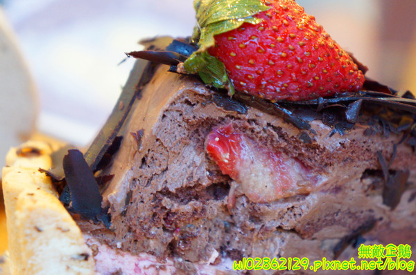 台灣茶奶茶(無)：【台南-東區】珍珠奶茶x4度C蛋糕...少女心奔放中~大推香蕉黑森林.草莓巧克力派.珍珠奶茶蛋糕.芋頭大泡芙.白玉珍珠楓糖捲...《台灣茶奶茶》