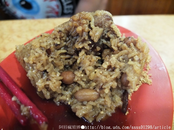 楊哥楊嫂肉粽(總店):【美食特搜。台南中西區】楊哥楊嫂肉粽(慶中總店)。狀元粽 精緻肉粽 台灣綜第一名”封號 府城經典招牌小吃