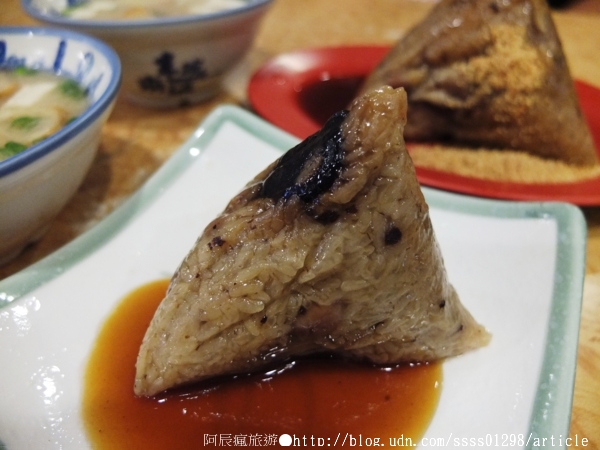 楊哥楊嫂肉粽(總店):【美食特搜。台南中西區】楊哥楊嫂肉粽(慶中總店)。狀元粽 精緻肉粽 台灣綜第一名”封號 府城經典招牌小吃