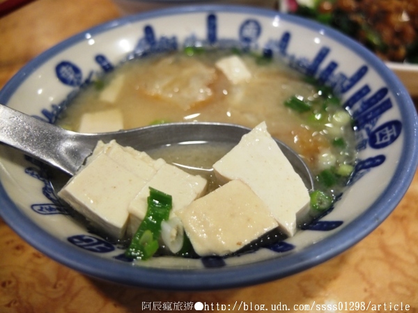 楊哥楊嫂肉粽(總店):【美食特搜。台南中西區】楊哥楊嫂肉粽(慶中總店)。狀元粽 精緻肉粽 台灣綜第一名”封號 府城經典招牌小吃