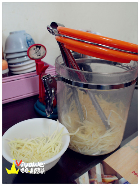 文章牛肉湯：台南安平｜宵夜場至隔天中午也能吃到新鮮現切牛肉『文章牛肉湯』