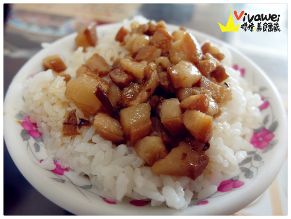 文章牛肉湯：台南安平｜宵夜場至隔天中午也能吃到新鮮現切牛肉『文章牛肉湯』