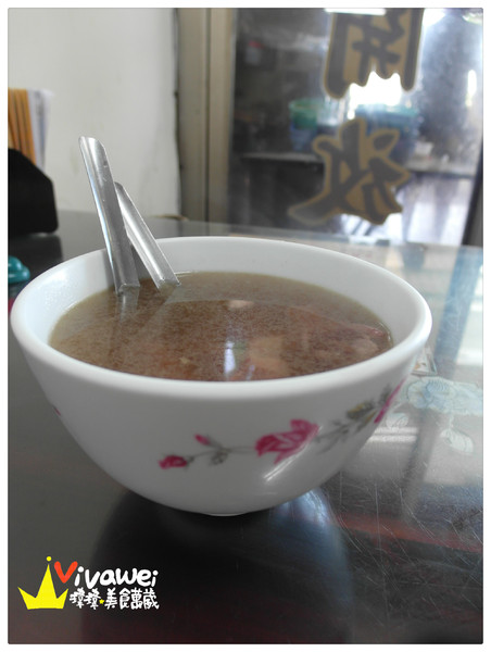 文章牛肉湯：台南安平｜宵夜場至隔天中午也能吃到新鮮現切牛肉『文章牛肉湯』