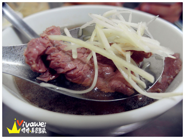 文章牛肉湯：台南安平｜宵夜場至隔天中午也能吃到新鮮現切牛肉『文章牛肉湯』