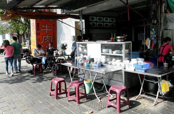 文章牛肉湯:【台南||安平】文章牛肉湯──在地人激推!銷魂清甜牛肉湯&牛燥飯!