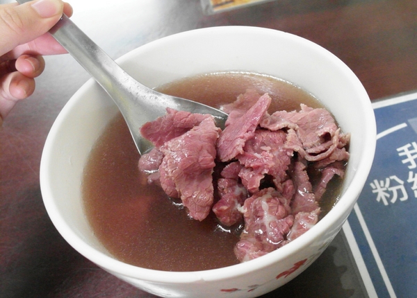 文章牛肉湯:【台南||安平】文章牛肉湯──在地人激推!銷魂清甜牛肉湯&牛燥飯!