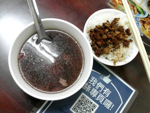 文章牛肉湯:【台南||安平】文章牛肉湯──在地人激推!銷魂清甜牛肉湯&牛燥飯!