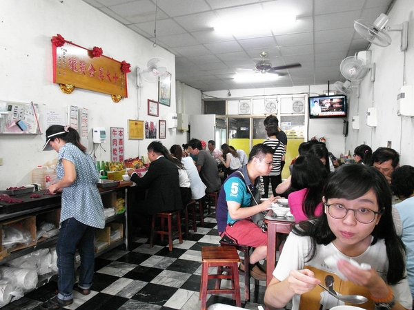 文章牛肉湯:【台南||安平】文章牛肉湯──在地人激推!銷魂清甜牛肉湯&牛燥飯!