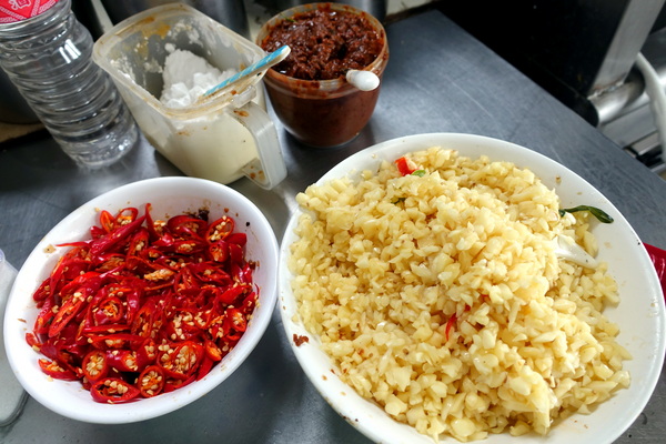 文章牛肉湯:(胖樺食記)台南安平推薦必吃排隊美食「文章牛肉湯」,建議下午四點就來排隊/麻油/熱炒/牛舌/牛雜/高CP值/早午餐/消夜