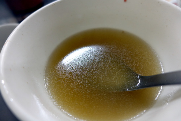 文章牛肉湯:(胖樺食記)台南安平推薦必吃排隊美食「文章牛肉湯」,建議下午四點就來排隊/麻油/熱炒/牛舌/牛雜/高CP值/早午餐/消夜