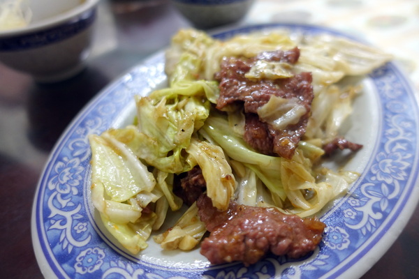 文章牛肉湯:(胖樺食記)台南安平推薦必吃排隊美食「文章牛肉湯」,建議下午四點就來排隊/麻油/熱炒/牛舌/牛雜/高CP值/早午餐/消夜