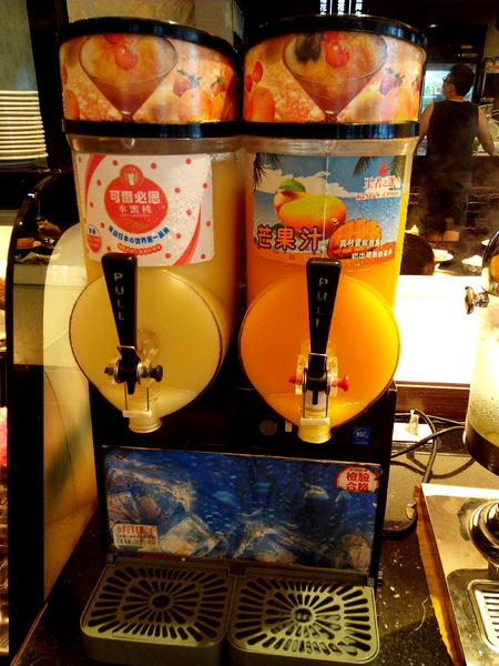 寶日式涮涮鍋(台南安平店):【臺南Ω安平區】宝TAKARA日式涮涮鍋。現切肉品、蔬菜、海鮮類都是上等品質