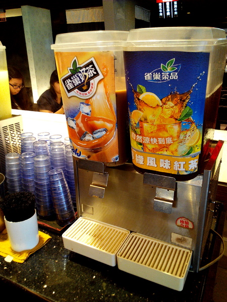 寶日式涮涮鍋(台南安平店):【臺南Ω安平區】宝TAKARA日式涮涮鍋。現切肉品、蔬菜、海鮮類都是上等品質