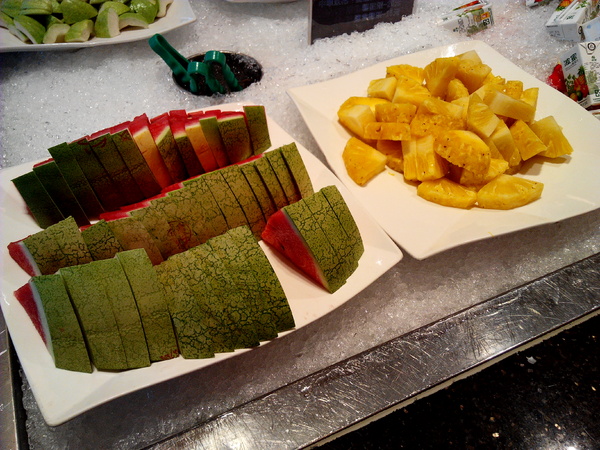 寶日式涮涮鍋(台南安平店):【臺南Ω安平區】宝TAKARA日式涮涮鍋。現切肉品、蔬菜、海鮮類都是上等品質