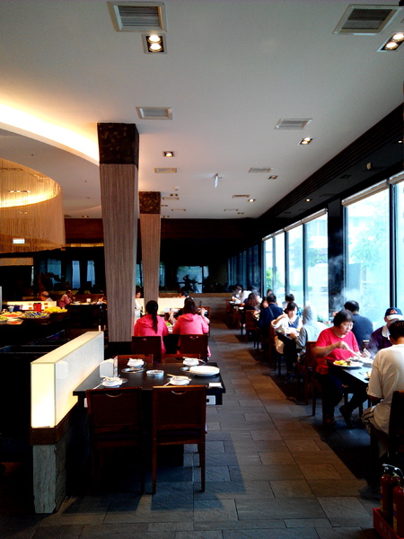 寶日式涮涮鍋(台南安平店):【臺南Ω安平區】宝TAKARA日式涮涮鍋。現切肉品、蔬菜、海鮮類都是上等品質