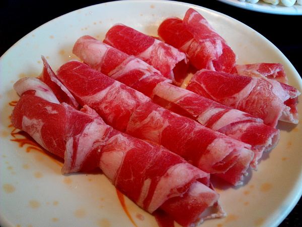 寶日式涮涮鍋(台南安平店):【臺南Ω安平區】宝TAKARA日式涮涮鍋。現切肉品、蔬菜、海鮮類都是上等品質