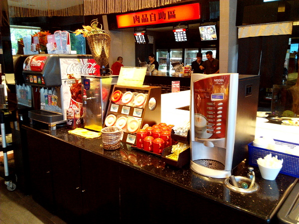 寶日式涮涮鍋(台南安平店):【臺南Ω安平區】宝TAKARA日式涮涮鍋。現切肉品、蔬菜、海鮮類都是上等品質