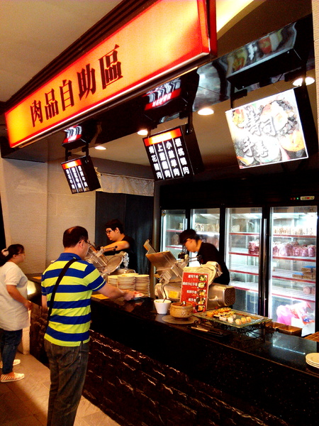 寶日式涮涮鍋(台南安平店):【臺南Ω安平區】宝TAKARA日式涮涮鍋。現切肉品、蔬菜、海鮮類都是上等品質