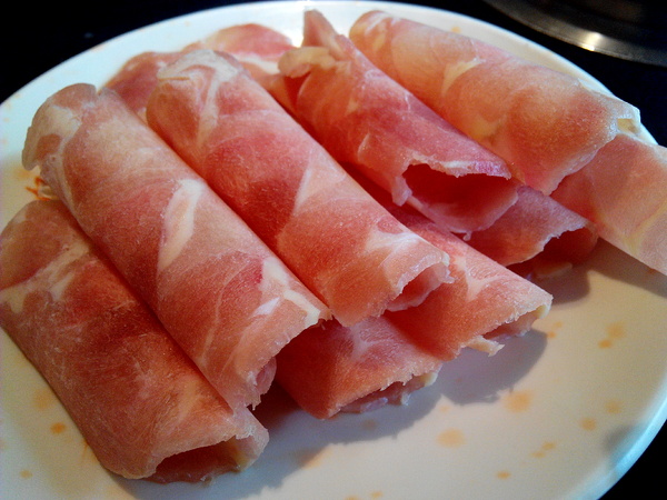 寶日式涮涮鍋(台南安平店):【臺南Ω安平區】宝TAKARA日式涮涮鍋。現切肉品、蔬菜、海鮮類都是上等品質