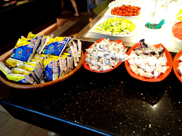 寶日式涮涮鍋(台南安平店):【臺南Ω安平區】宝TAKARA日式涮涮鍋。現切肉品、蔬菜、海鮮類都是上等品質