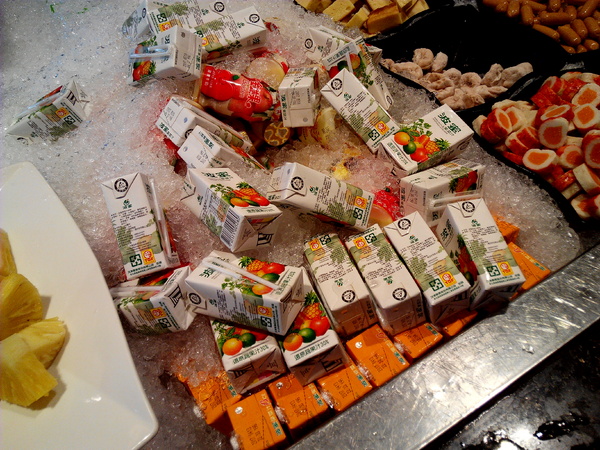 寶日式涮涮鍋(台南安平店):【臺南Ω安平區】宝TAKARA日式涮涮鍋。現切肉品、蔬菜、海鮮類都是上等品質