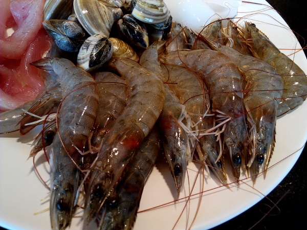 寶日式涮涮鍋(台南安平店):【臺南Ω安平區】宝TAKARA日式涮涮鍋。現切肉品、蔬菜、海鮮類都是上等品質