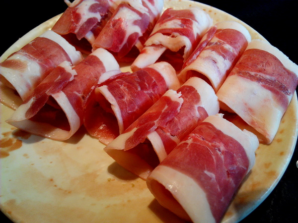 寶日式涮涮鍋(台南安平店):【臺南Ω安平區】宝TAKARA日式涮涮鍋。現切肉品、蔬菜、海鮮類都是上等品質