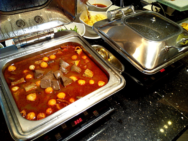 寶日式涮涮鍋(台南安平店):【臺南Ω安平區】宝TAKARA日式涮涮鍋。現切肉品、蔬菜、海鮮類都是上等品質