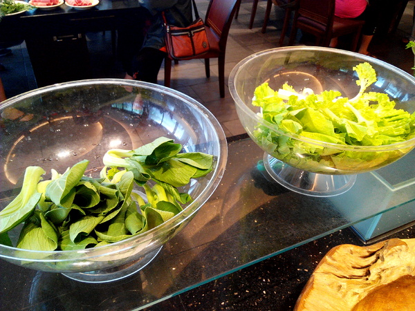 寶日式涮涮鍋(台南安平店):【臺南Ω安平區】宝TAKARA日式涮涮鍋。現切肉品、蔬菜、海鮮類都是上等品質