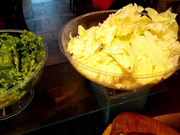 寶日式涮涮鍋(台南安平店):【臺南Ω安平區】宝TAKARA日式涮涮鍋。現切肉品、蔬菜、海鮮類都是上等品質