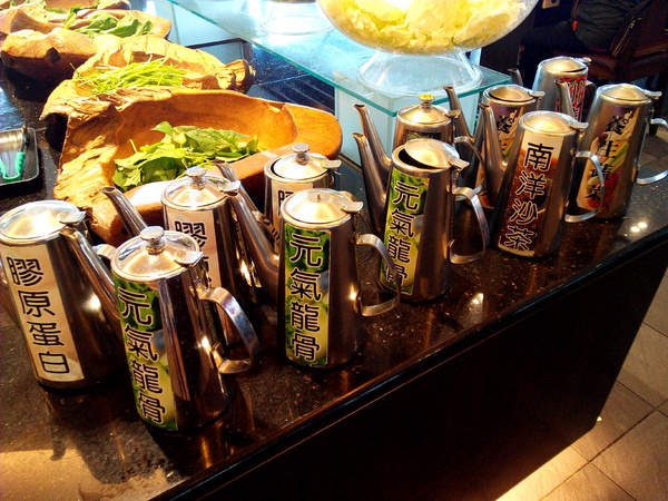 寶日式涮涮鍋(台南安平店):【臺南Ω安平區】宝TAKARA日式涮涮鍋。現切肉品、蔬菜、海鮮類都是上等品質