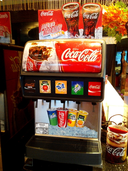 寶日式涮涮鍋(台南安平店):【臺南Ω安平區】宝TAKARA日式涮涮鍋。現切肉品、蔬菜、海鮮類都是上等品質