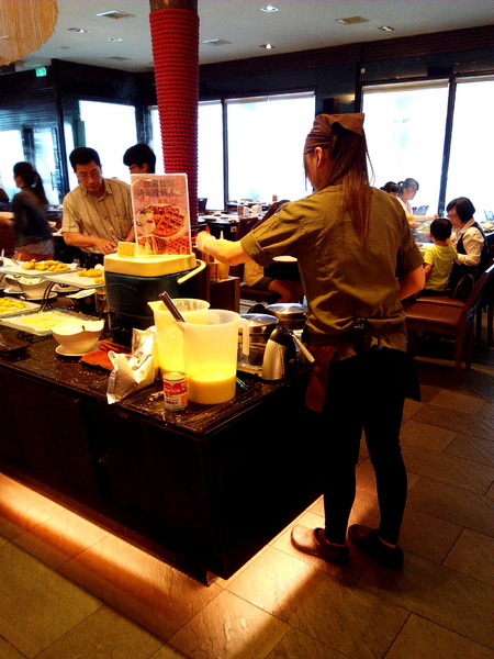 寶日式涮涮鍋(台南安平店):【臺南Ω安平區】宝TAKARA日式涮涮鍋。現切肉品、蔬菜、海鮮類都是上等品質