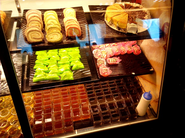 寶日式涮涮鍋(台南安平店):【臺南Ω安平區】宝TAKARA日式涮涮鍋。現切肉品、蔬菜、海鮮類都是上等品質