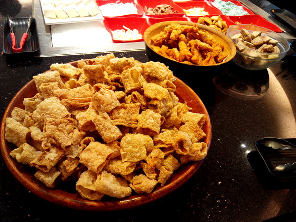 寶日式涮涮鍋(台南安平店):【臺南Ω安平區】宝TAKARA日式涮涮鍋。現切肉品、蔬菜、海鮮類都是上等品質