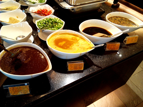 寶日式涮涮鍋(台南安平店):【臺南Ω安平區】宝TAKARA日式涮涮鍋。現切肉品、蔬菜、海鮮類都是上等品質