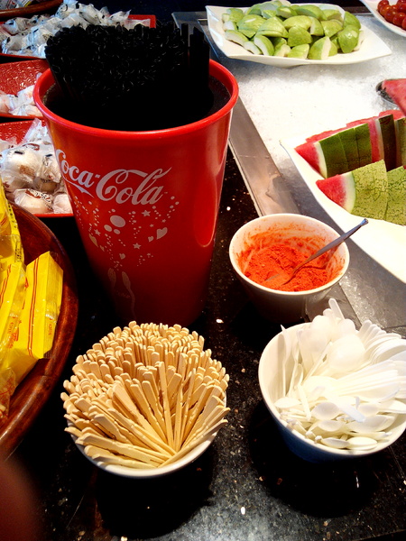 寶日式涮涮鍋(台南安平店):【臺南Ω安平區】宝TAKARA日式涮涮鍋。現切肉品、蔬菜、海鮮類都是上等品質