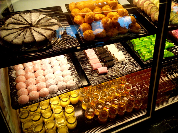 寶日式涮涮鍋(台南安平店):【臺南Ω安平區】宝TAKARA日式涮涮鍋。現切肉品、蔬菜、海鮮類都是上等品質