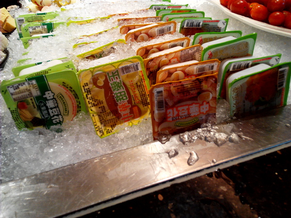 寶日式涮涮鍋(台南安平店):【臺南Ω安平區】宝TAKARA日式涮涮鍋。現切肉品、蔬菜、海鮮類都是上等品質