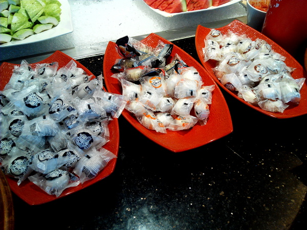 寶日式涮涮鍋(台南安平店):【臺南Ω安平區】宝TAKARA日式涮涮鍋。現切肉品、蔬菜、海鮮類都是上等品質