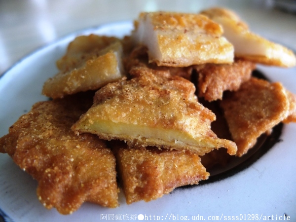 安平東興蚵嗲：【美食特搜。台南安平區】東興蚵嗲。誘人蚵嗲炸物 炸鹹粿 炸番薯 安平海味推薦 超過40年口碑老字號