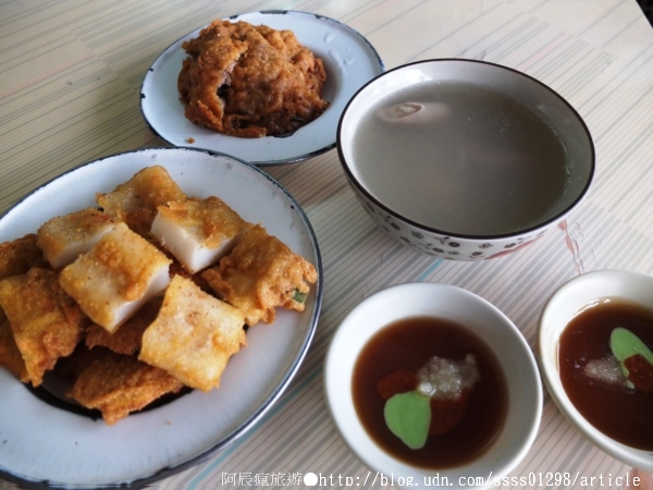 安平東興蚵嗲：【美食特搜。台南安平區】東興蚵嗲。誘人蚵嗲炸物 炸鹹粿 炸番薯 安平海味推薦 超過40年口碑老字號