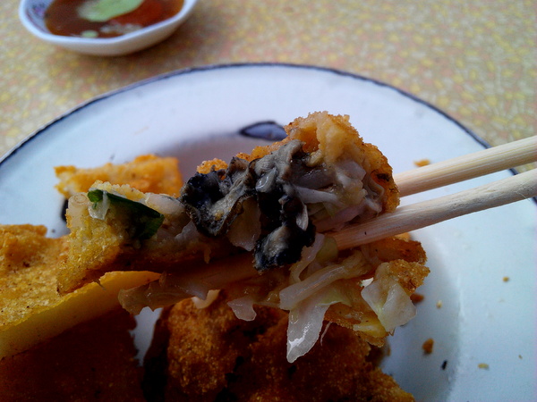 安平東興蚵嗲：【安平區】東興蚵嗲。餡料飽滿的老字號小吃